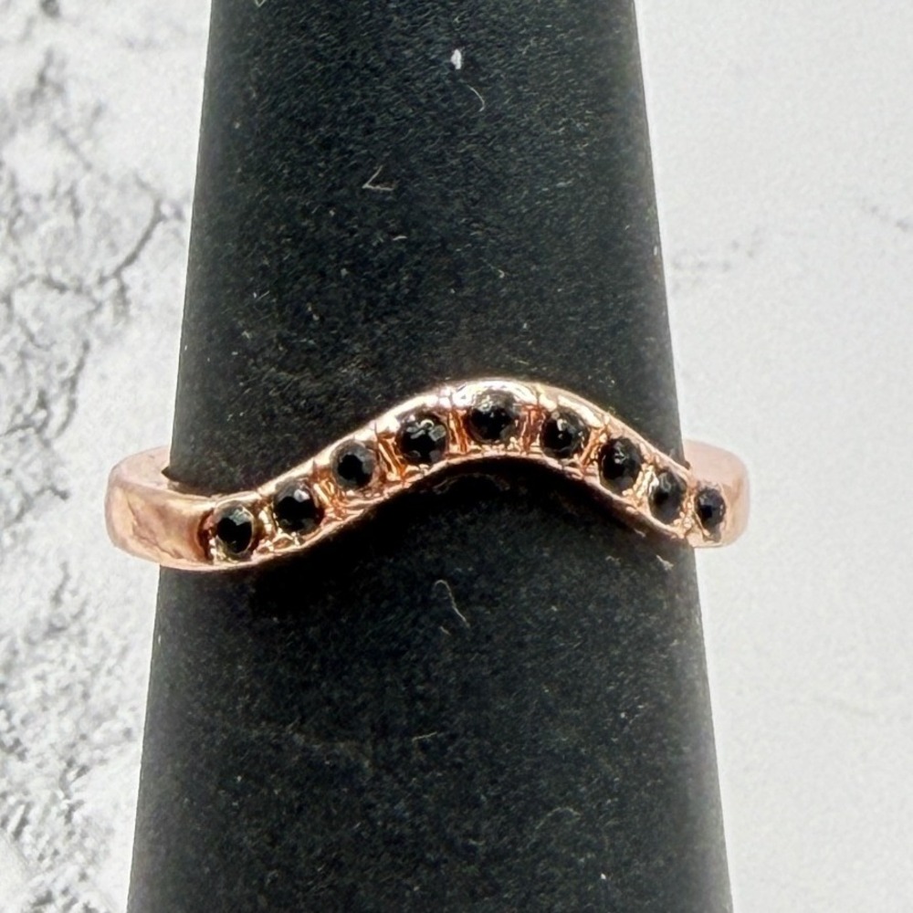 Rose Gold Black Stone Wave Ring Size‎ 5.5 Minimalist Stackable